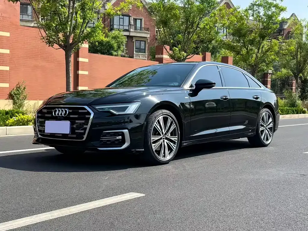 Audi A6L — фото 1