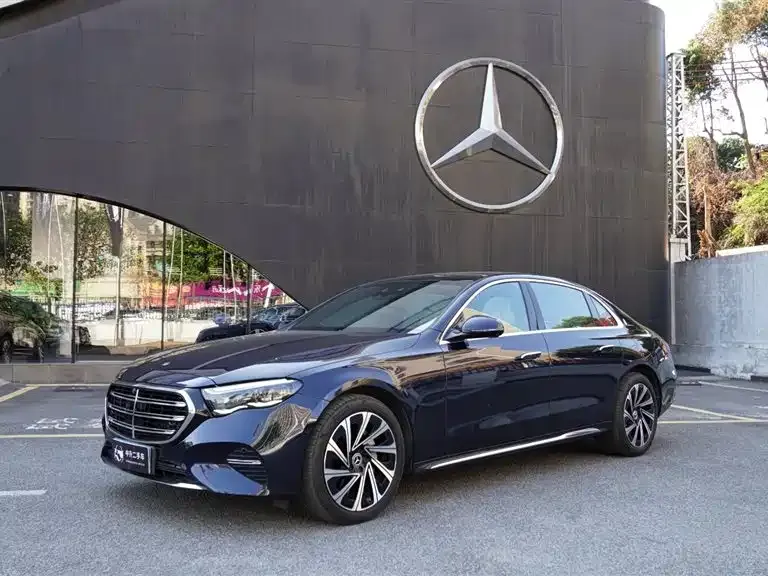 Mercedes-Benz E-Class — фото 1