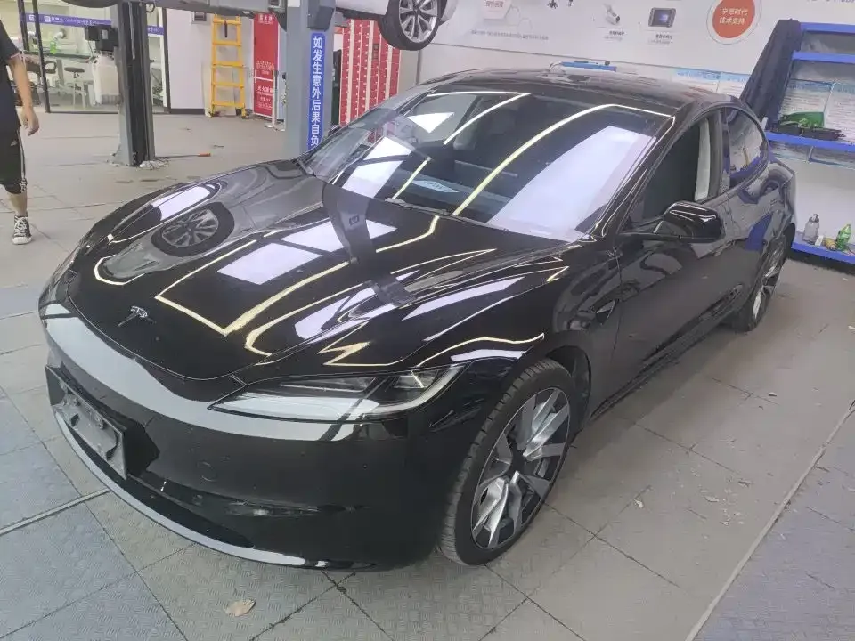 Tesla Model 3 — фото 1