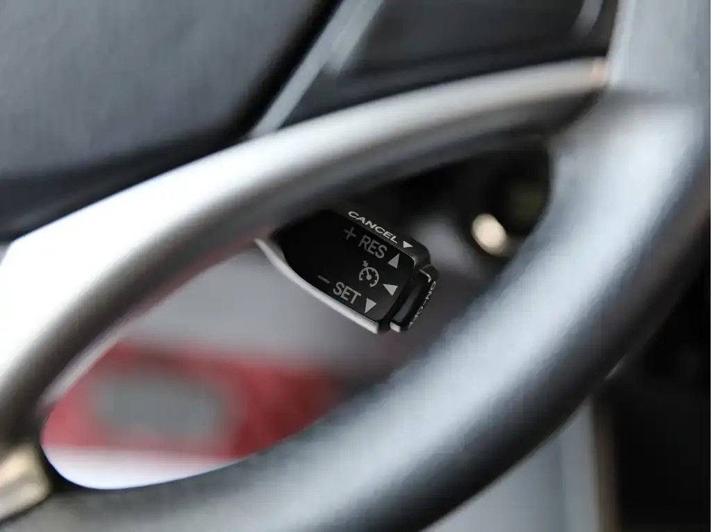Toyota Yaris L — фото 4