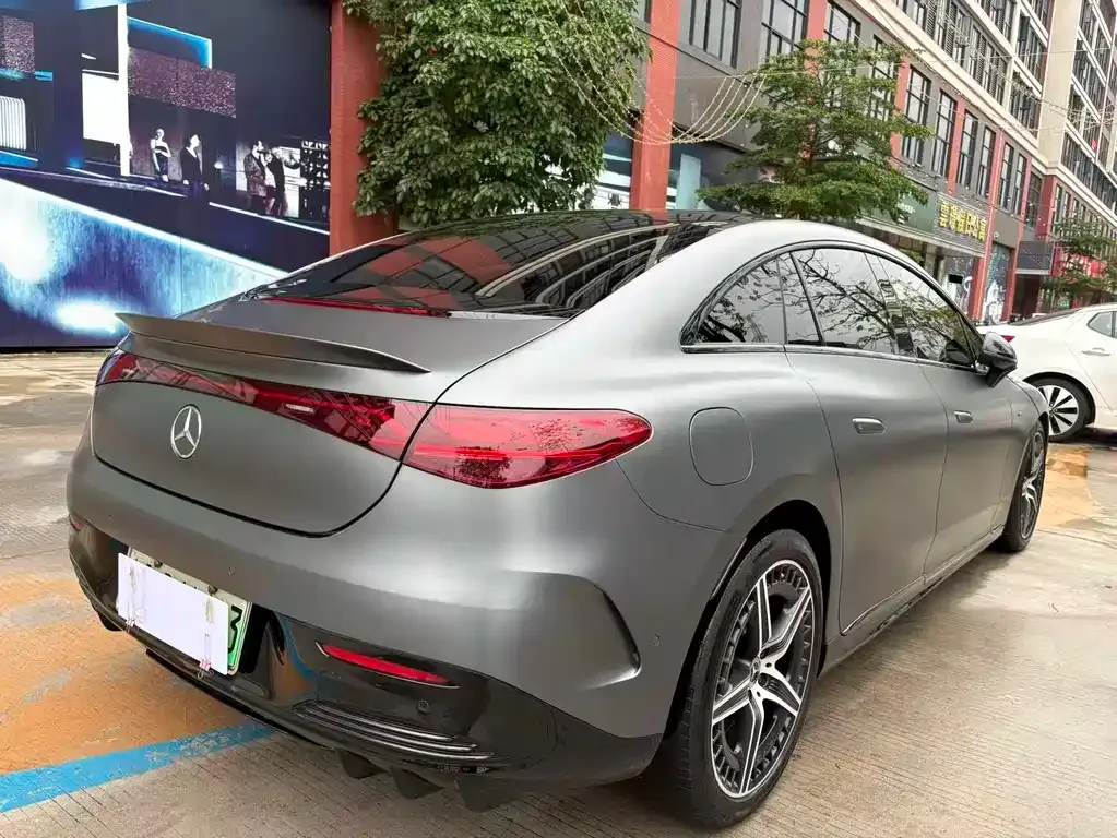 Mercedes-Benz EQE AMG — фото 8