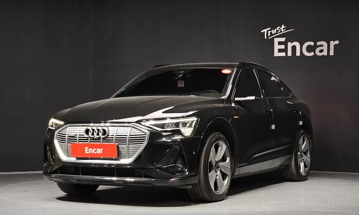 Audi e-tron — фото 1