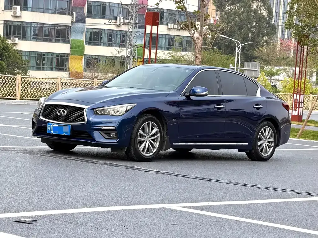 Infiniti Q50L — фото 1