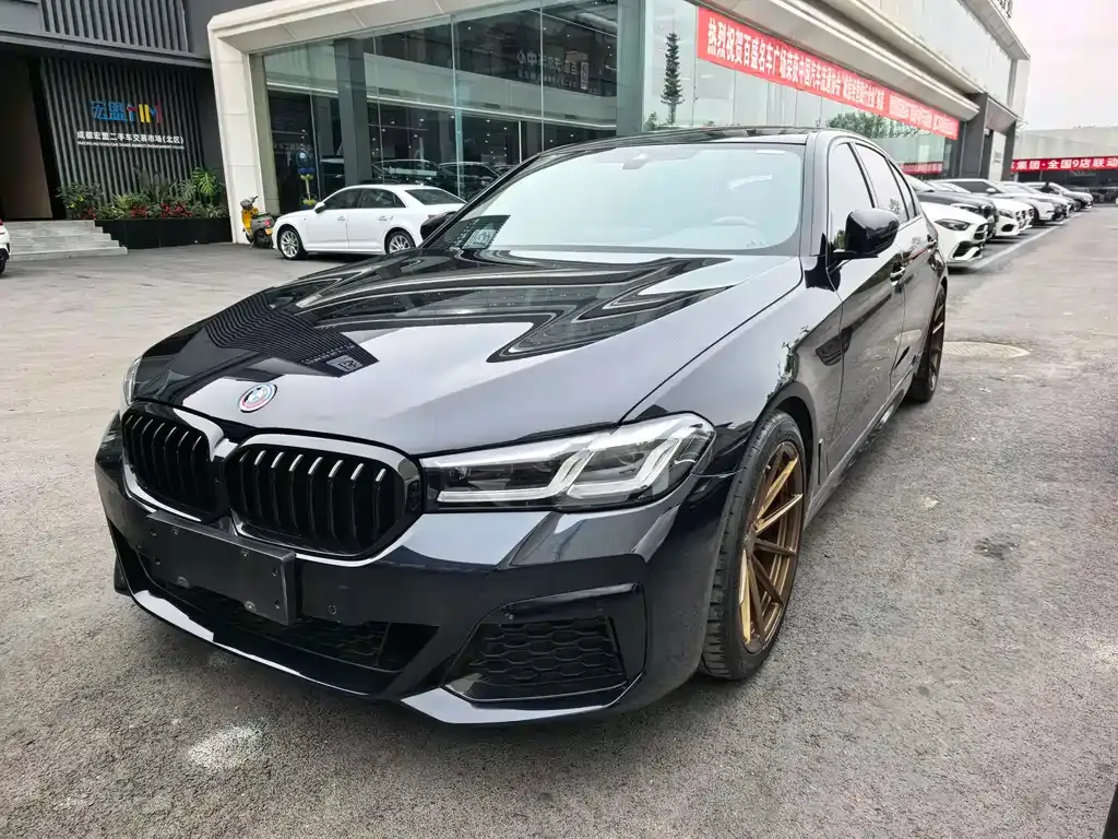 BMW 5 Series — фото 1