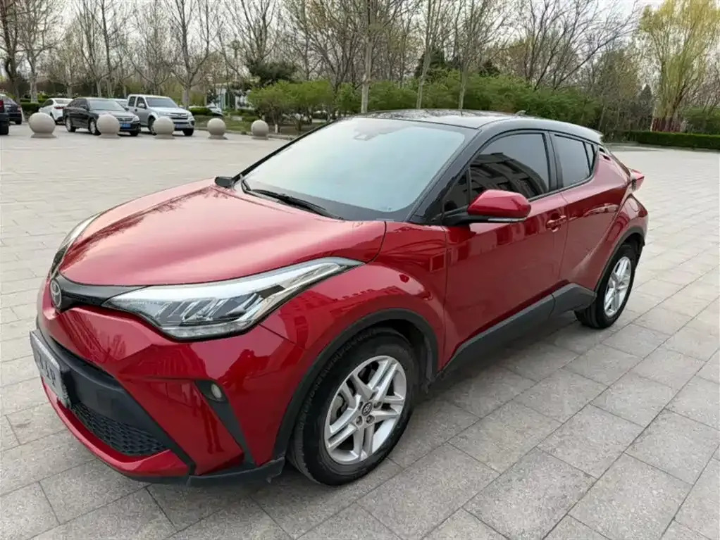 Toyota C-HR — фото 1