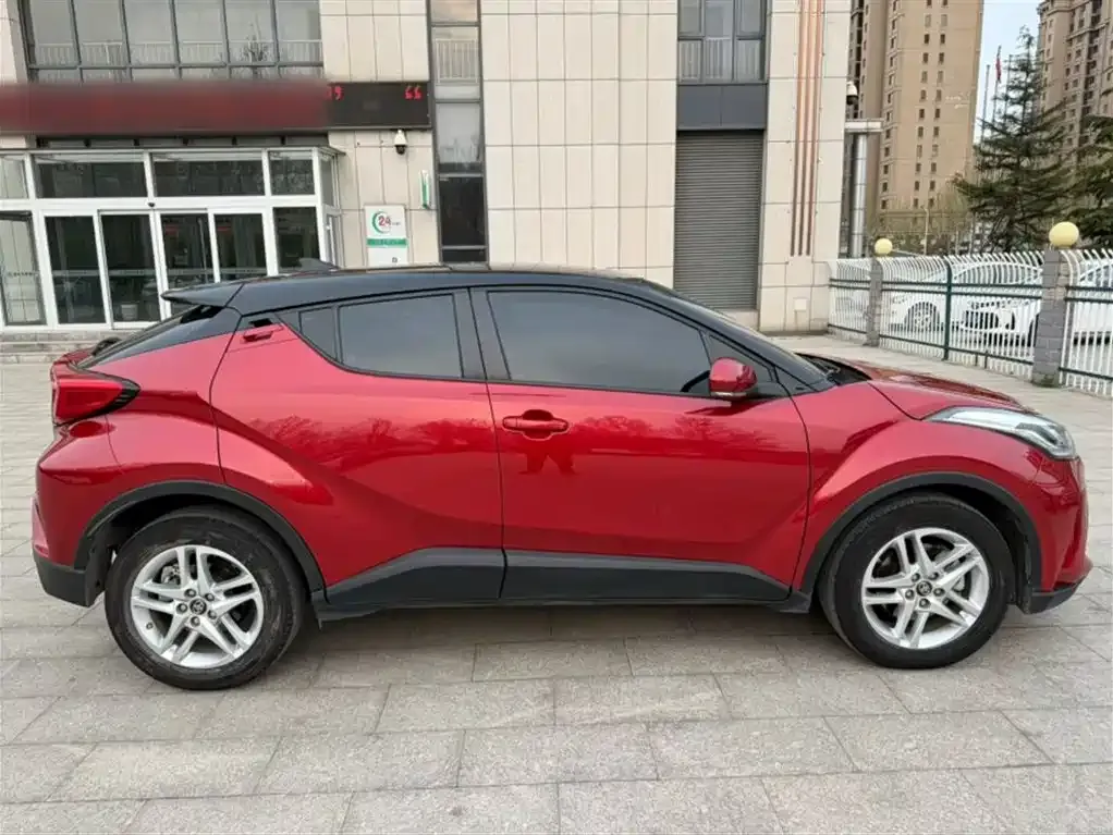 Toyota C-HR — фото 9
