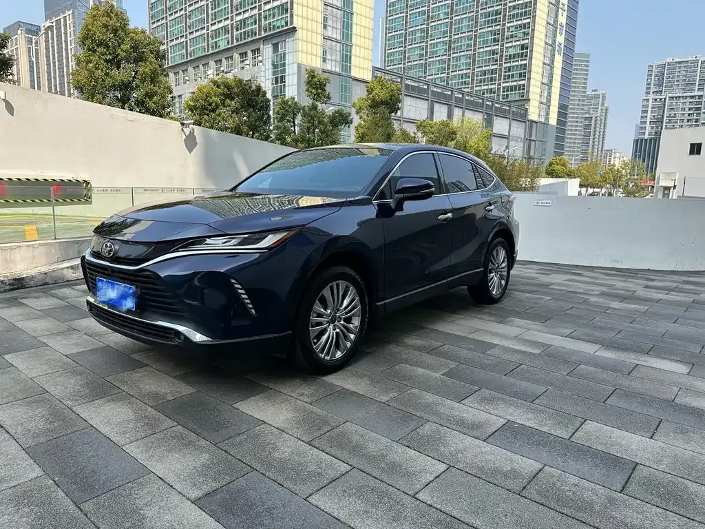 Toyota Harrier — фото 1