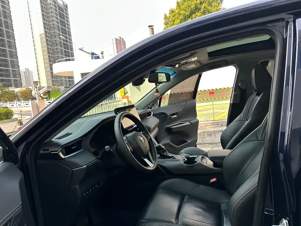 Toyota Harrier — фото 2