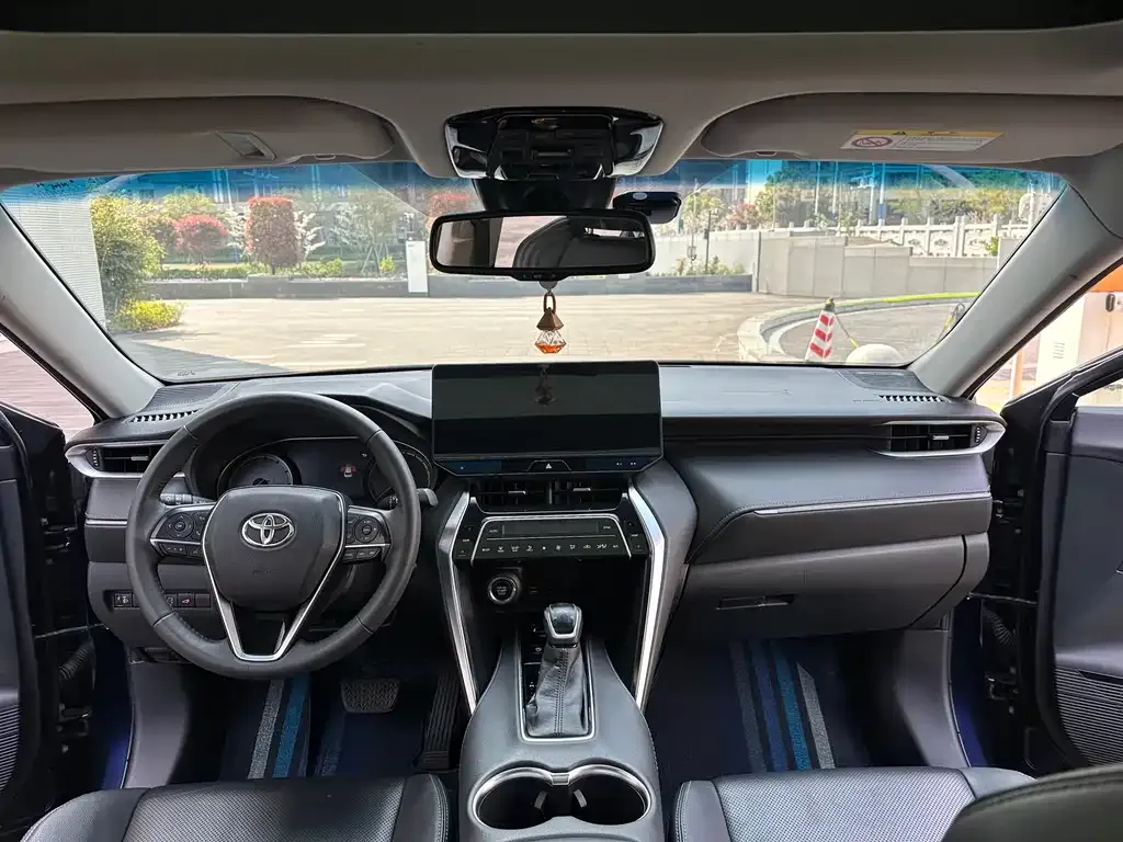 Toyota Harrier — фото 4