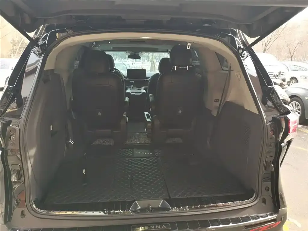 Toyota Sienna — фото 10
