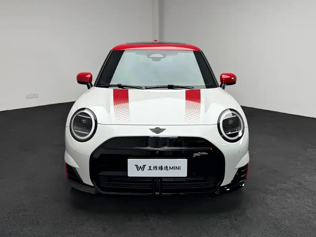 MINI JCW Electric — фото 10