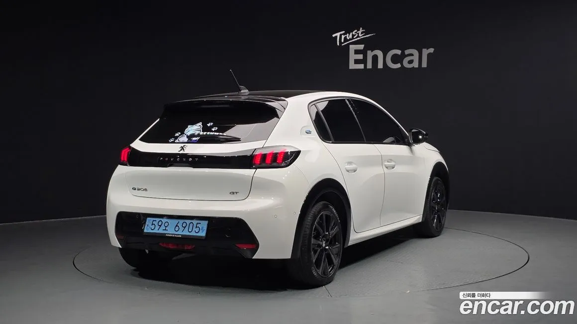 Peugeot 208 — фото 3