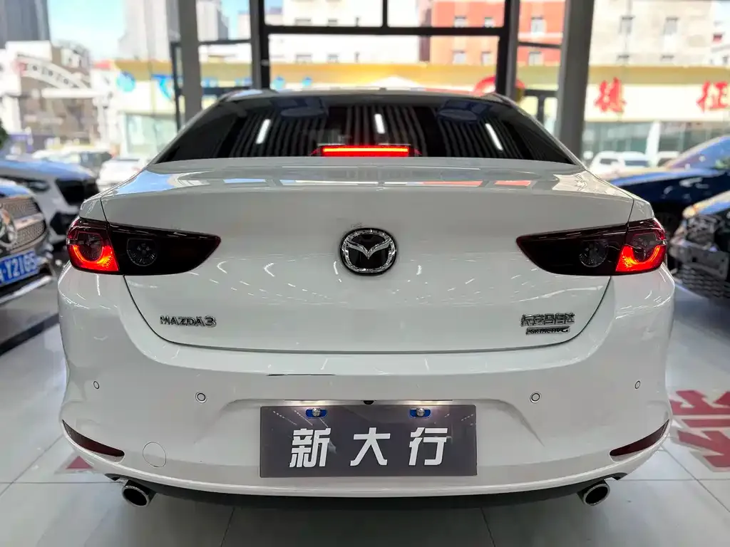 Mazda 3 Axela — фото 10