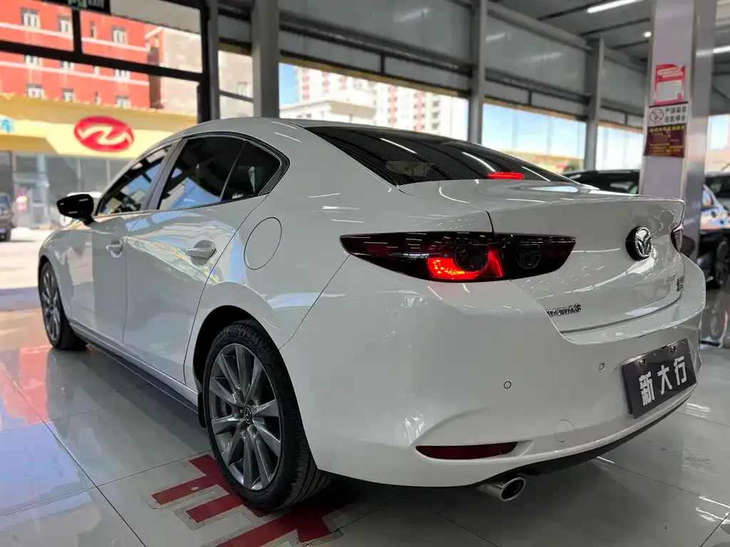 Mazda 3 Axela — фото 3