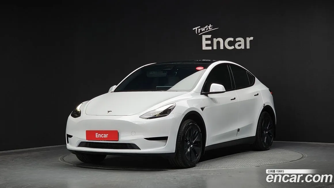 Tesla Model Y — фото 1