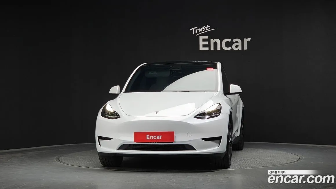 Tesla Model Y — фото 10