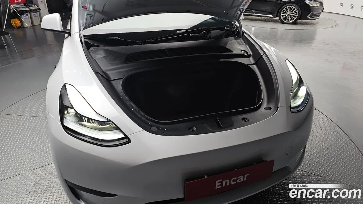 Tesla Model Y — фото 8