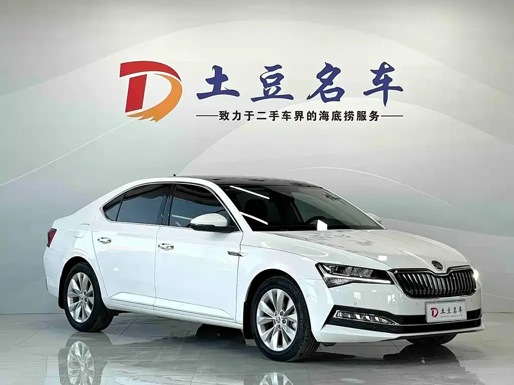 Skoda Superb — фото 9