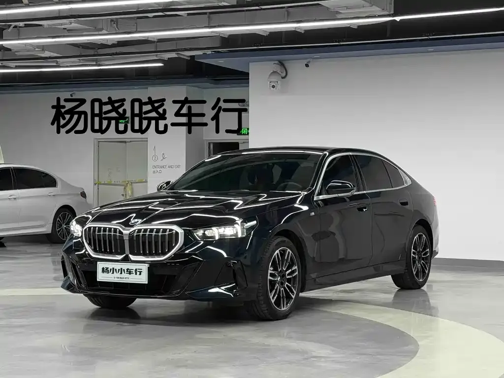 BMW 5 Series — фото 1