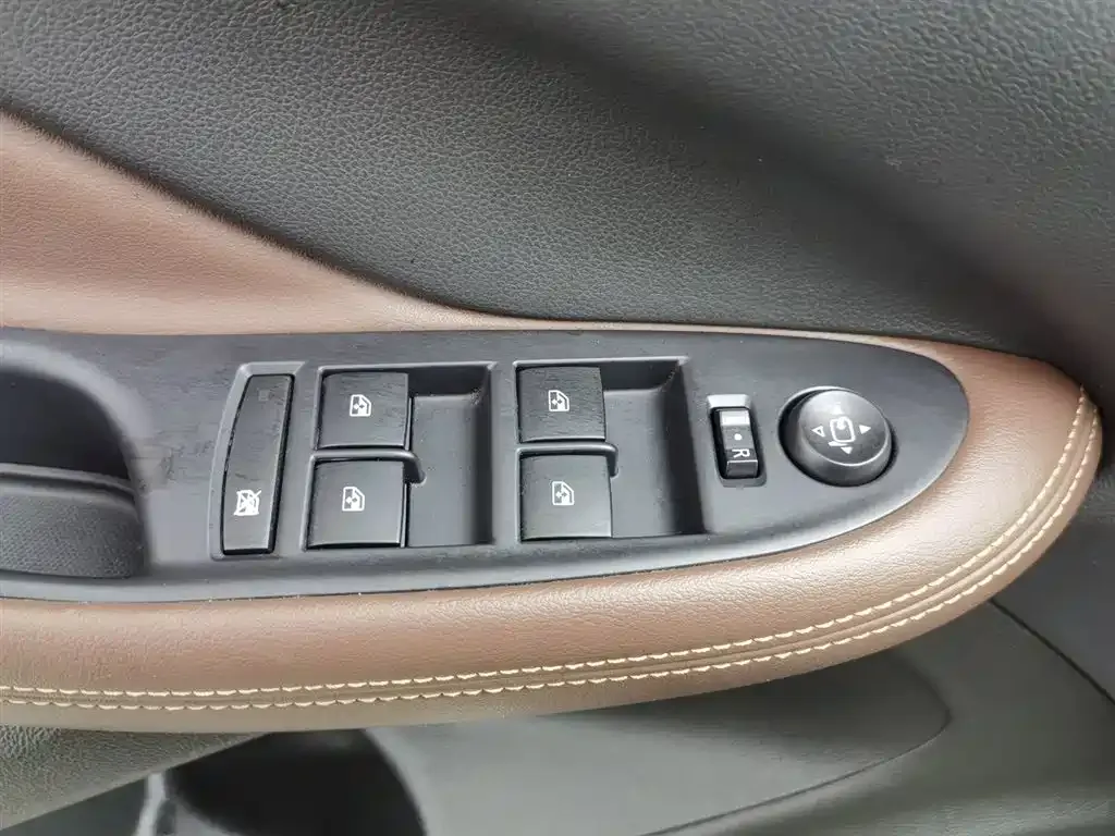 Buick Envision Plus — фото 10