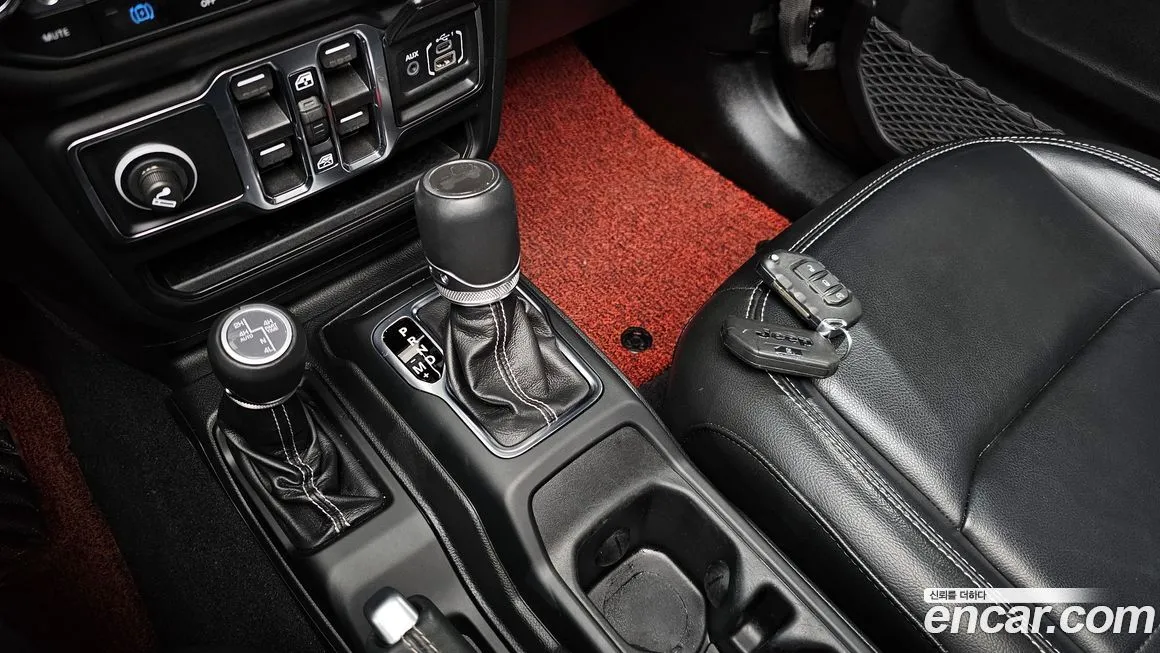 Jeep Wrangler — фото 10