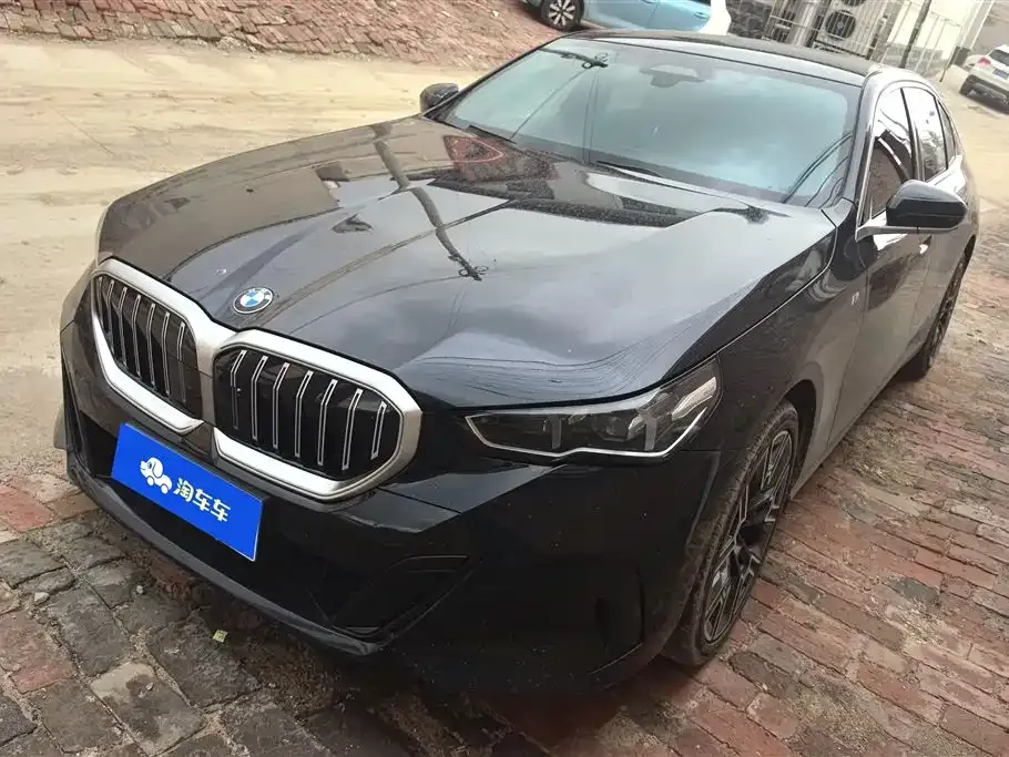 BMW 5 Series — фото 1