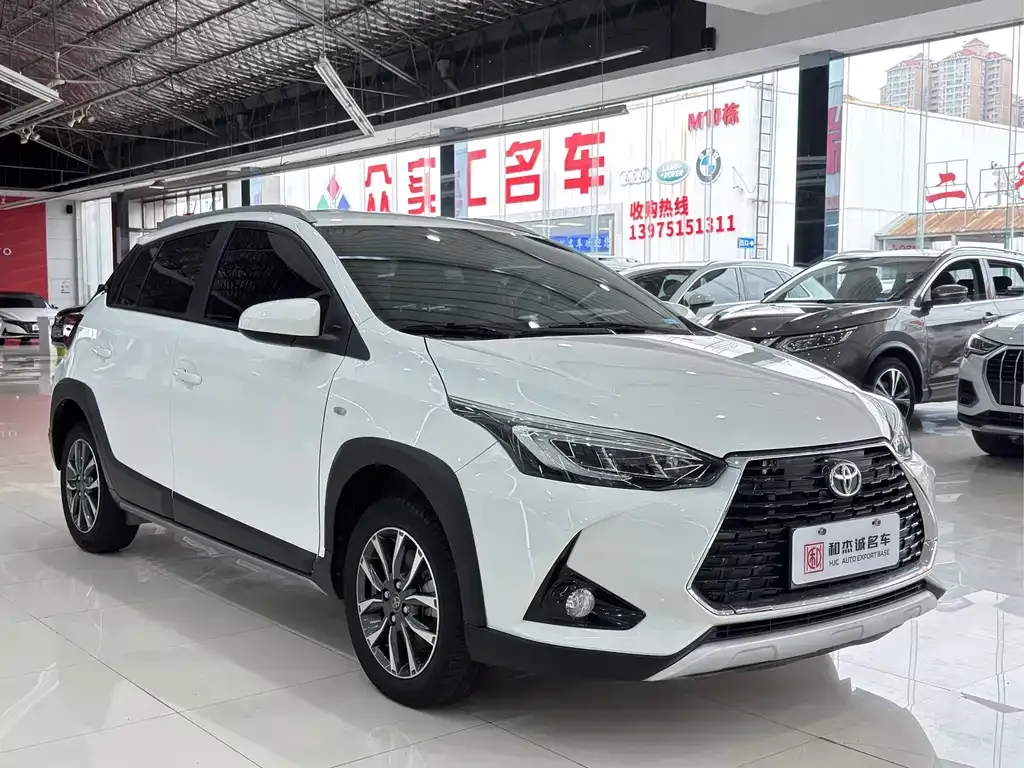 Toyota Yaris L — фото 8
