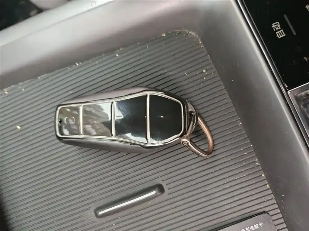 BYD Seal — фото 8