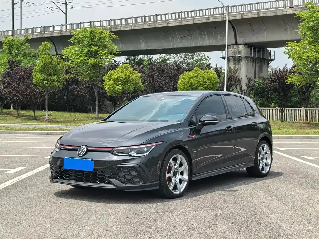 Volkswagen Golf GTI — фото 1