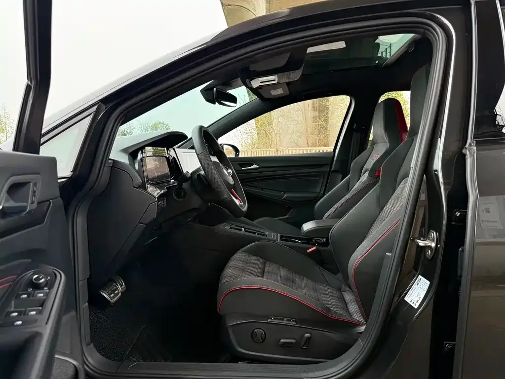Volkswagen Golf GTI — фото 5