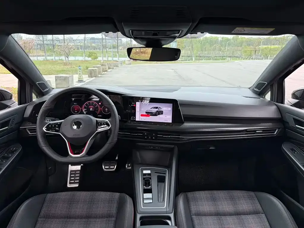 Volkswagen Golf GTI — фото 3