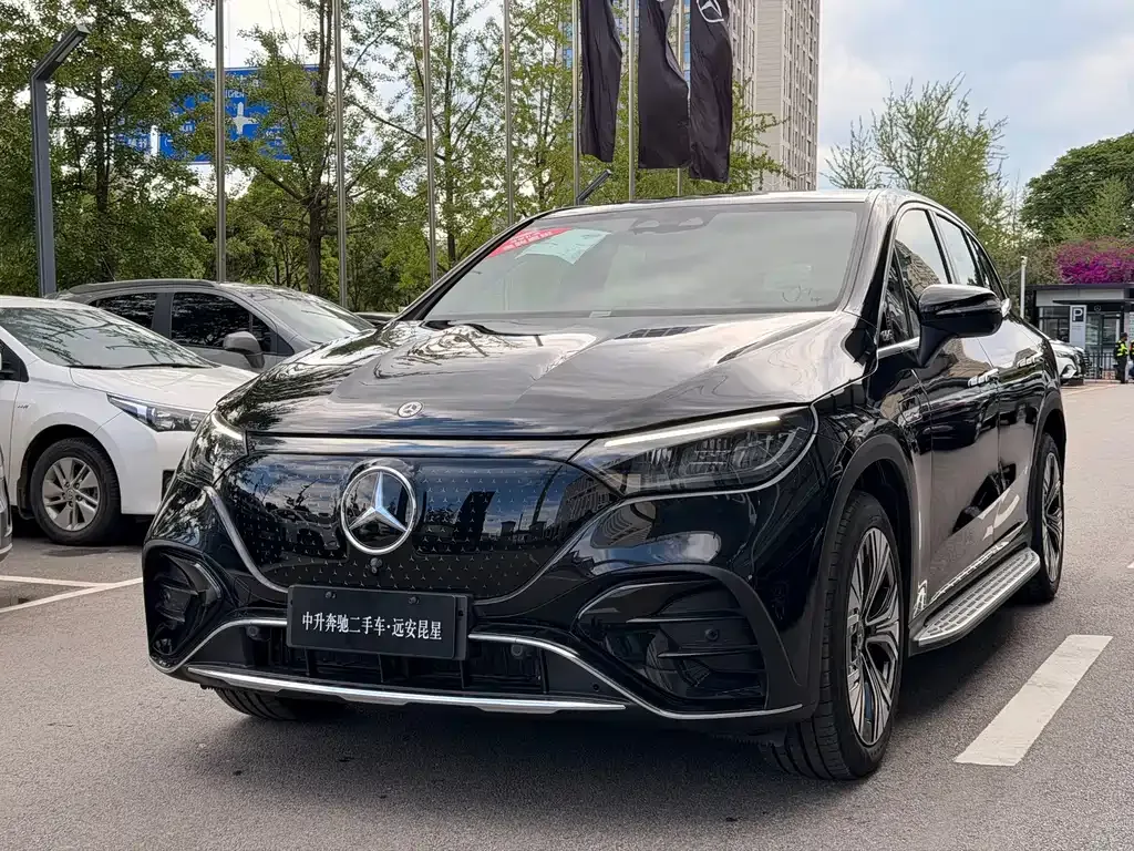 Mercedes-Benz EQE SUV — фото 9