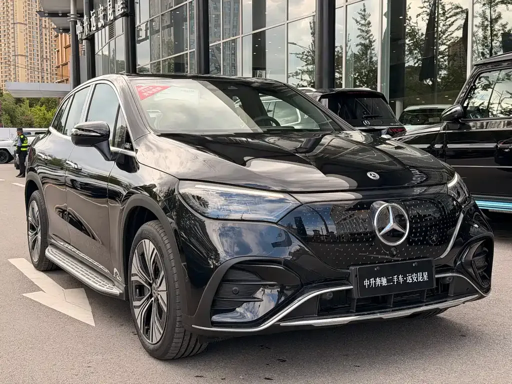 Mercedes-Benz EQE SUV — фото 10