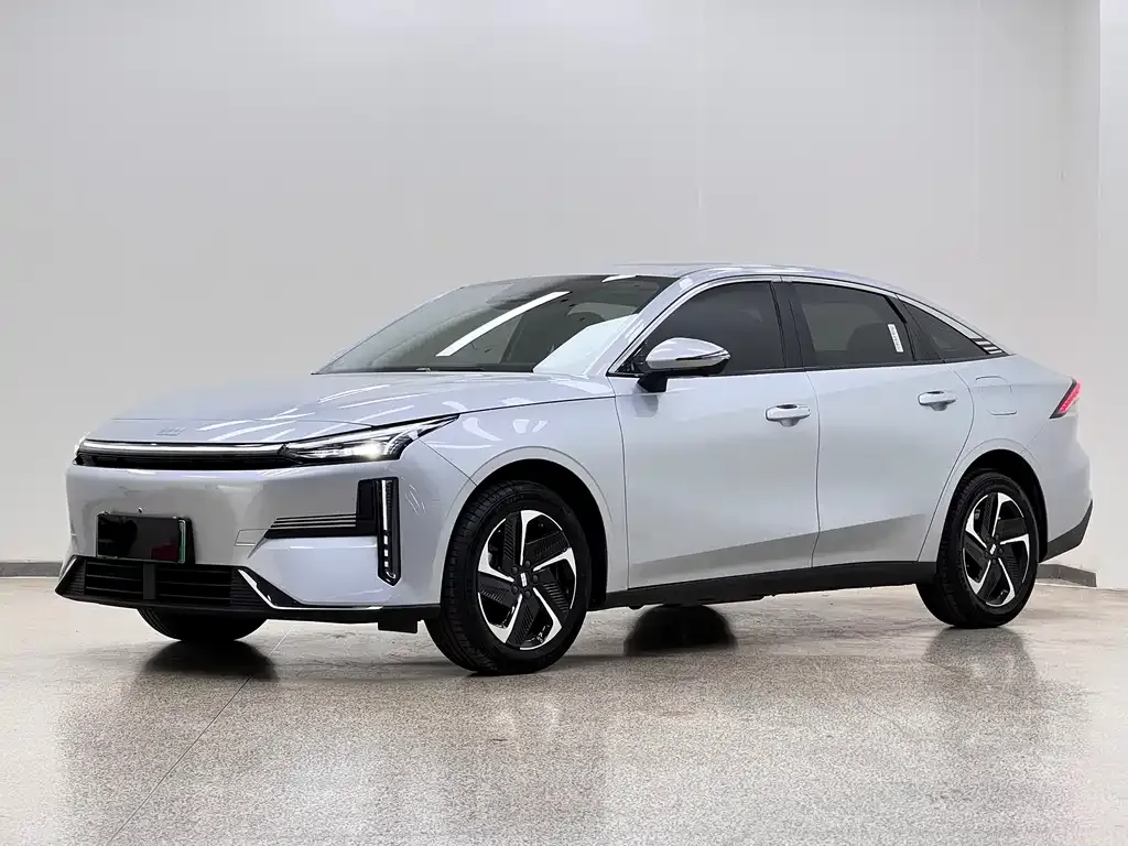 Geely Galaxy L6 — фото 1