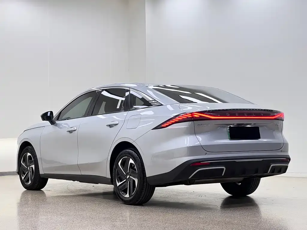 Geely Galaxy L6 — фото 2