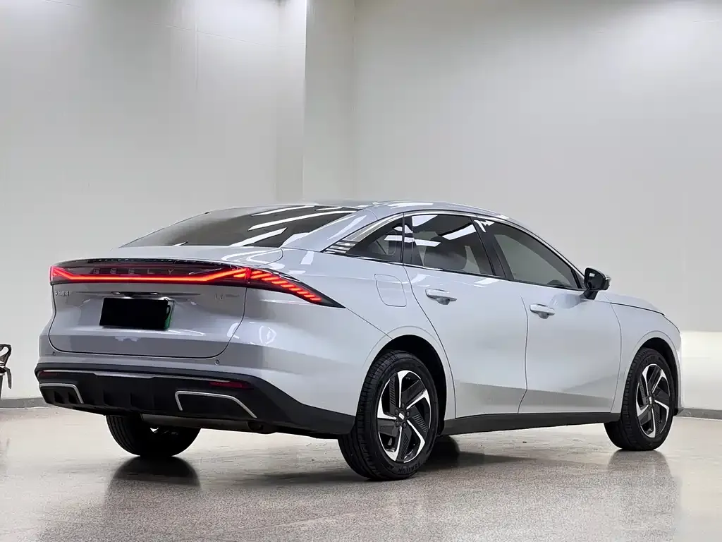 Geely Galaxy L6 — фото 3