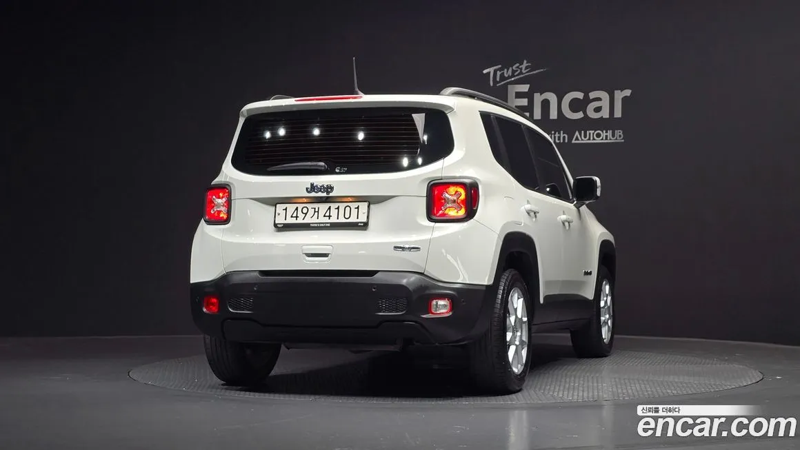 Jeep Renegade — фото 3