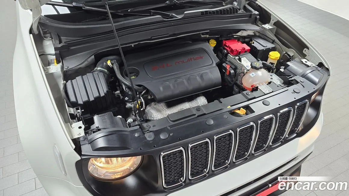 Jeep Renegade — фото 10