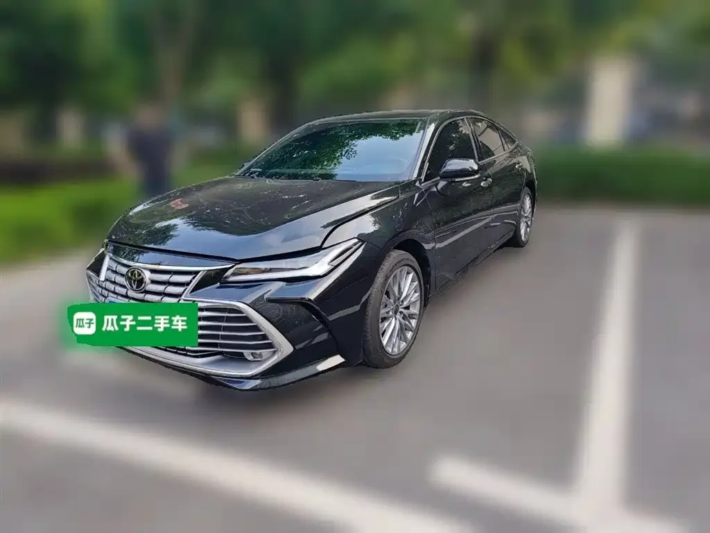 Toyota Avalon — фото 1