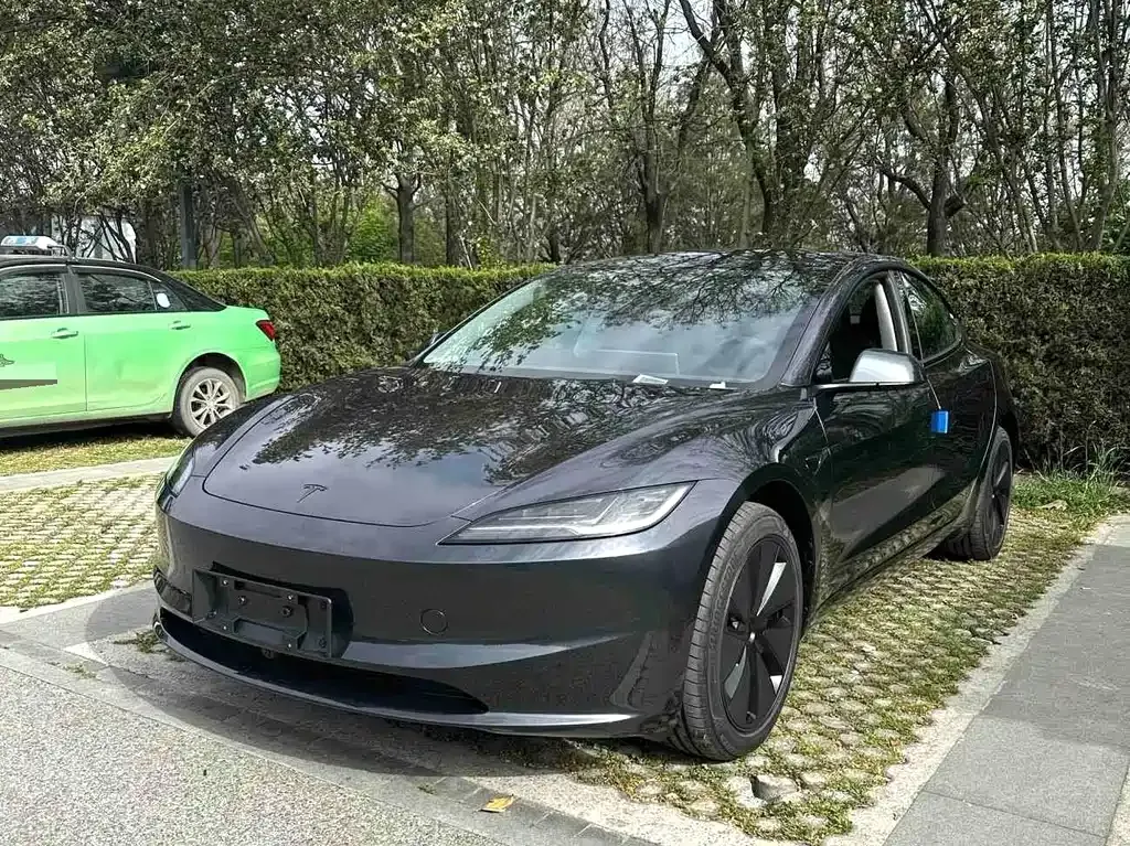 Tesla Model 3 — фото 1