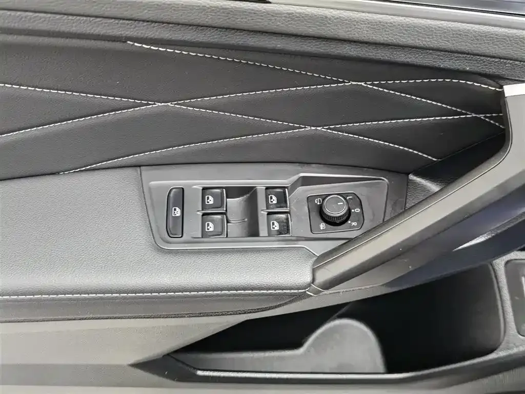 Volkswagen Tiguan L New Energy — фото 10