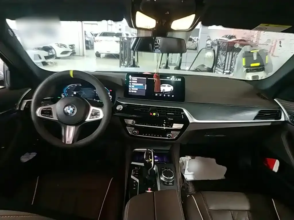 BMW 5 Series New Energy — фото 9