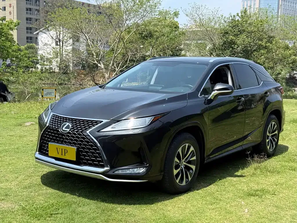Lexus RX — фото 1