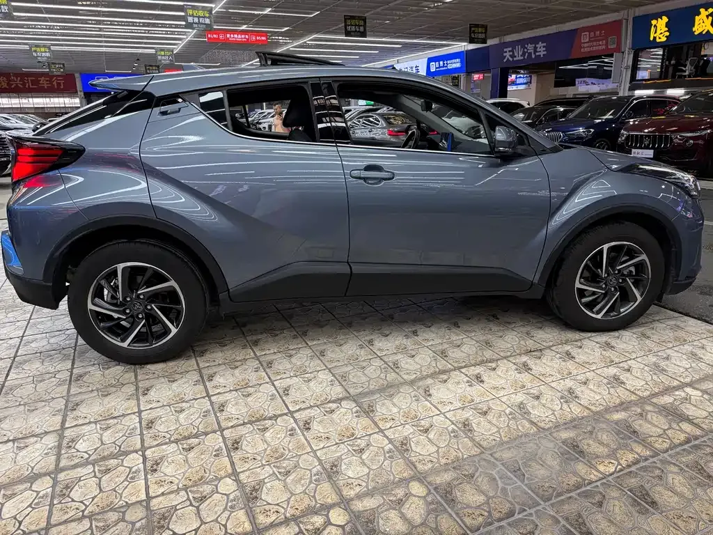 Toyota C-HR — фото 8