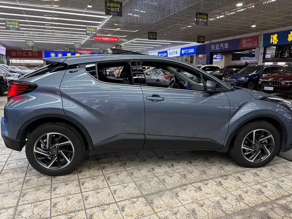 Toyota C-HR — фото 10