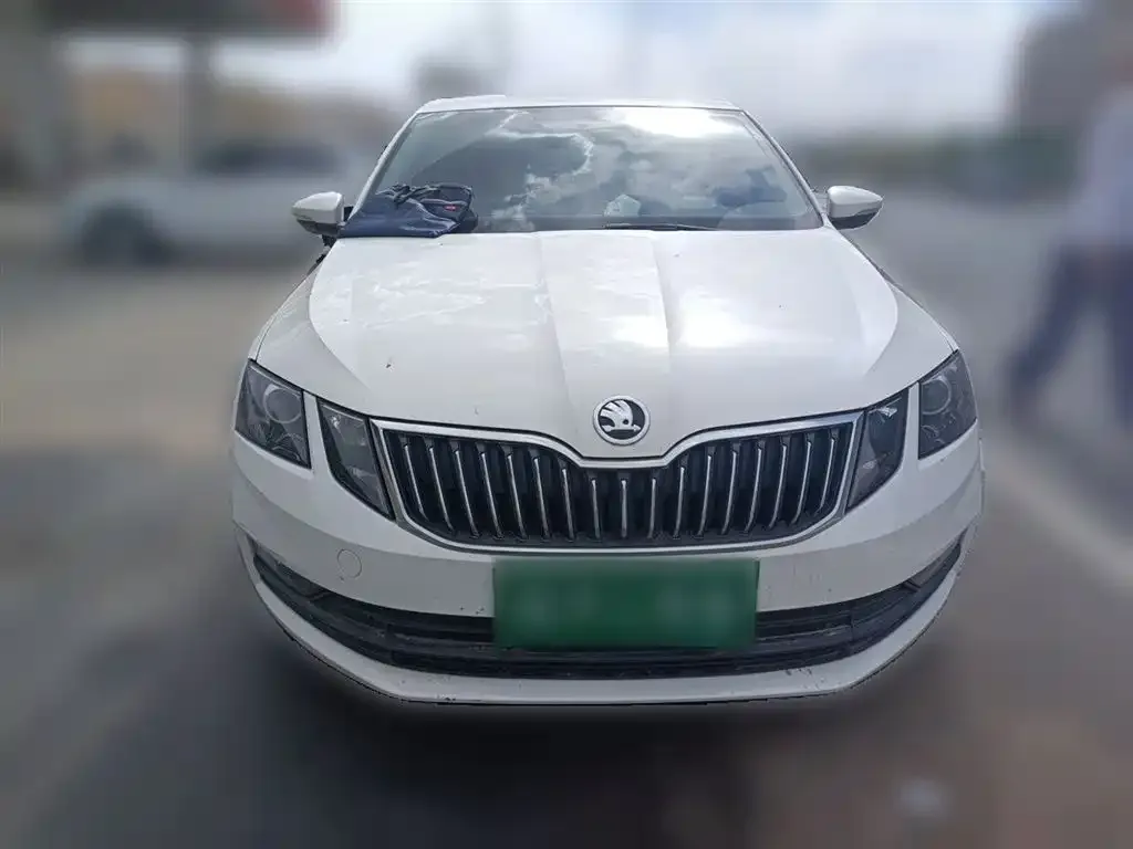 Skoda Octavia — фото 2