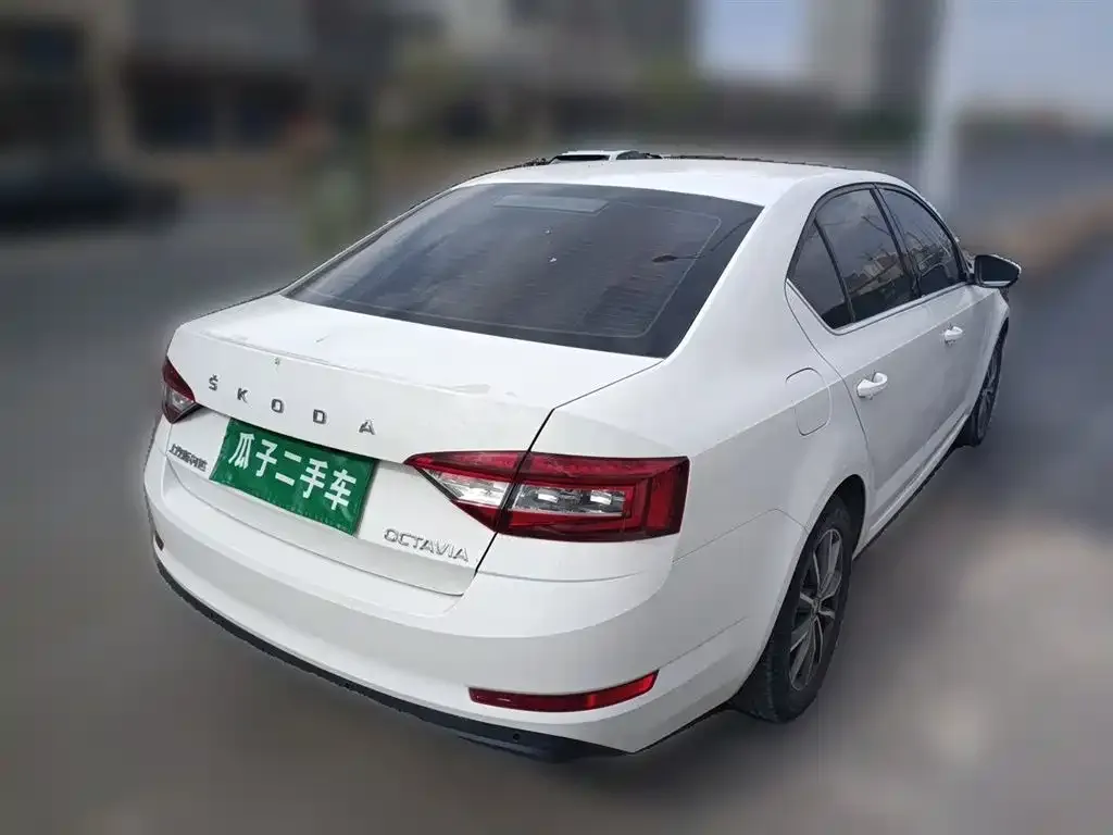 Skoda Octavia — фото 5