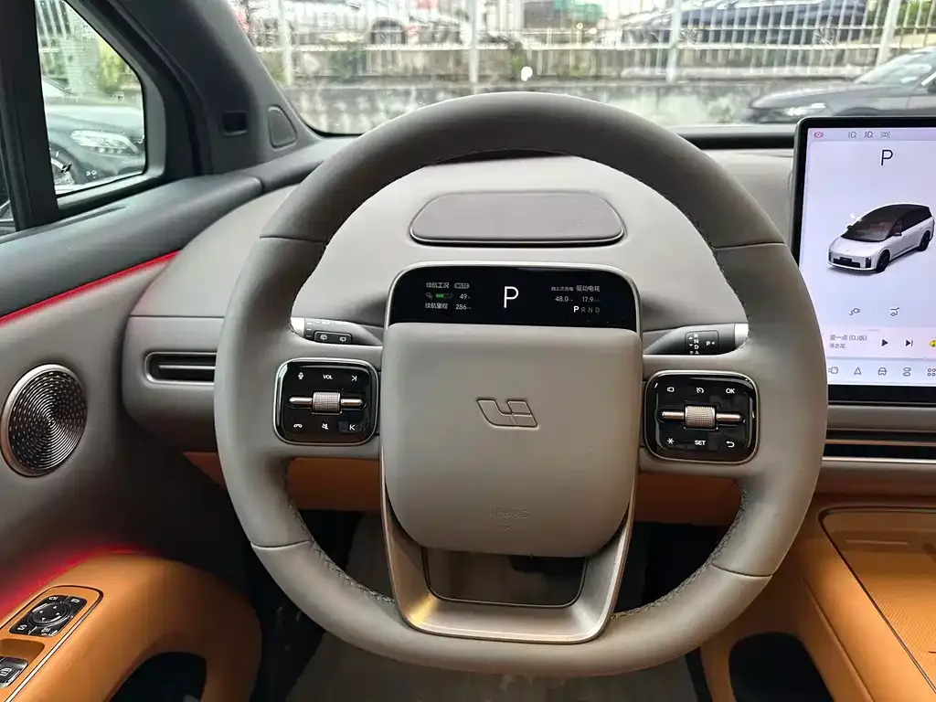 Li Auto i8 — фото 3