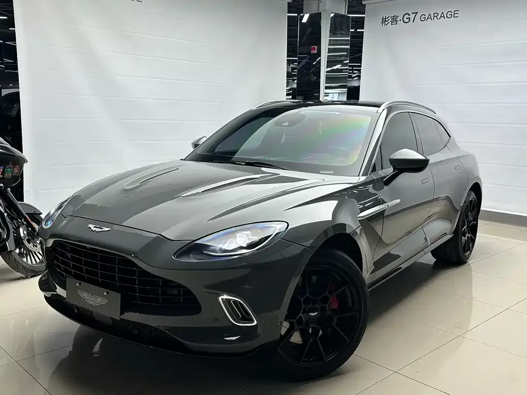 Aston Martin DBX — фото 1