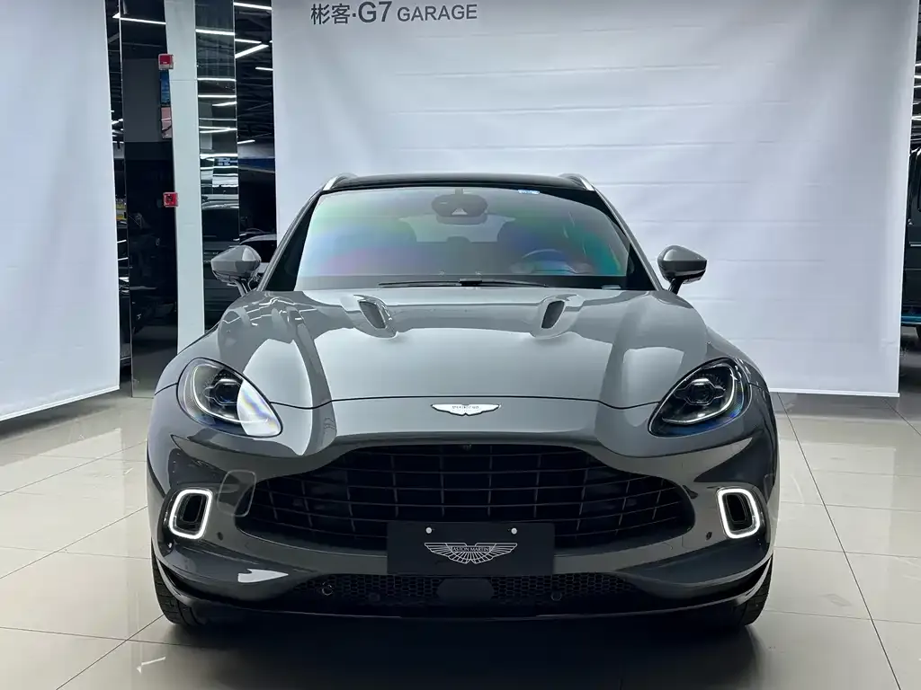 Aston Martin DBX — фото 10